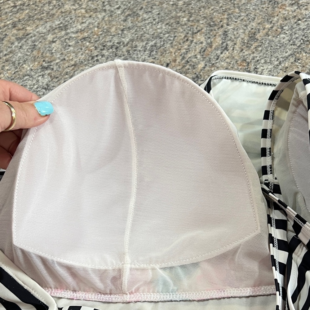 Torrid Black and White Striped Floral Swimsuit 5x top and 4x bottoms - Picture 13 of 13